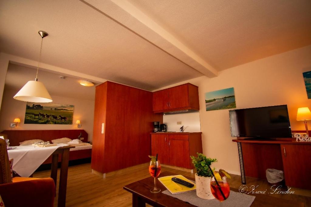 Hotel Zwei Linden - Links Der Elbe - Niedersachsen Balje Εξωτερικό φωτογραφία